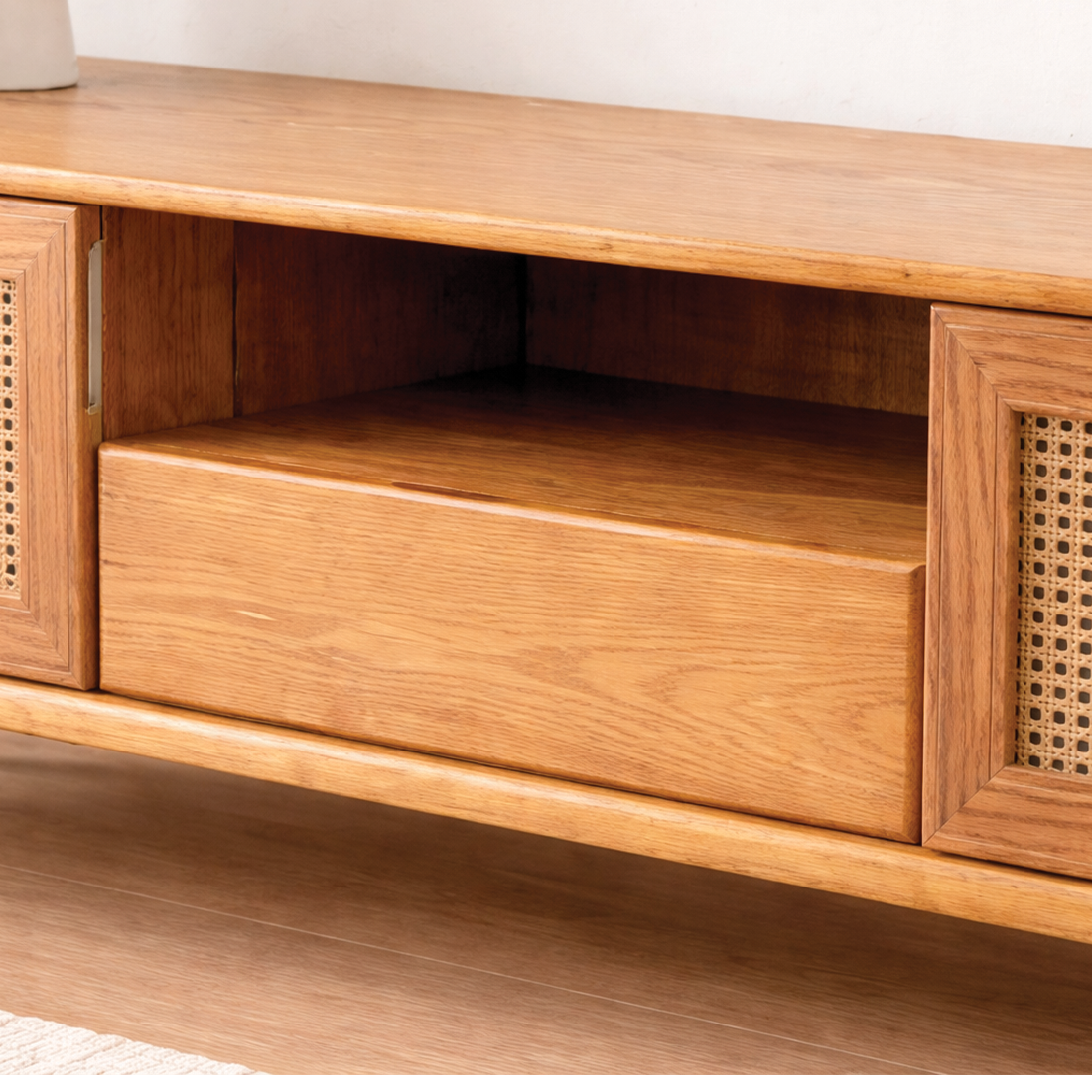 وحدة تلفزيون يابانية (180 سم × 50 سم × 40 سم)